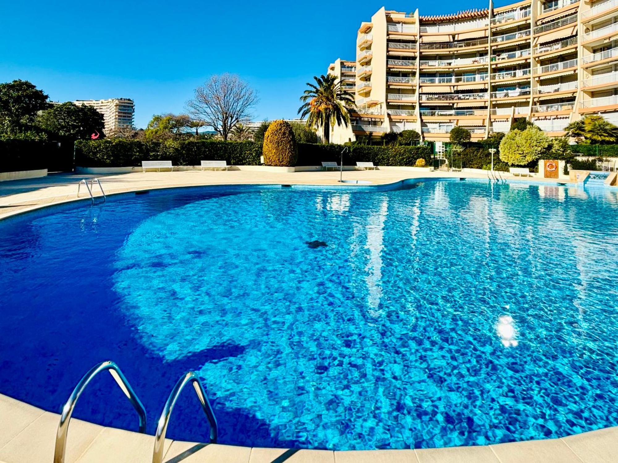 Somptueux 3 Pieces Vue Sur Piscine Villa Mandelieu Dış mekan fotoğraf